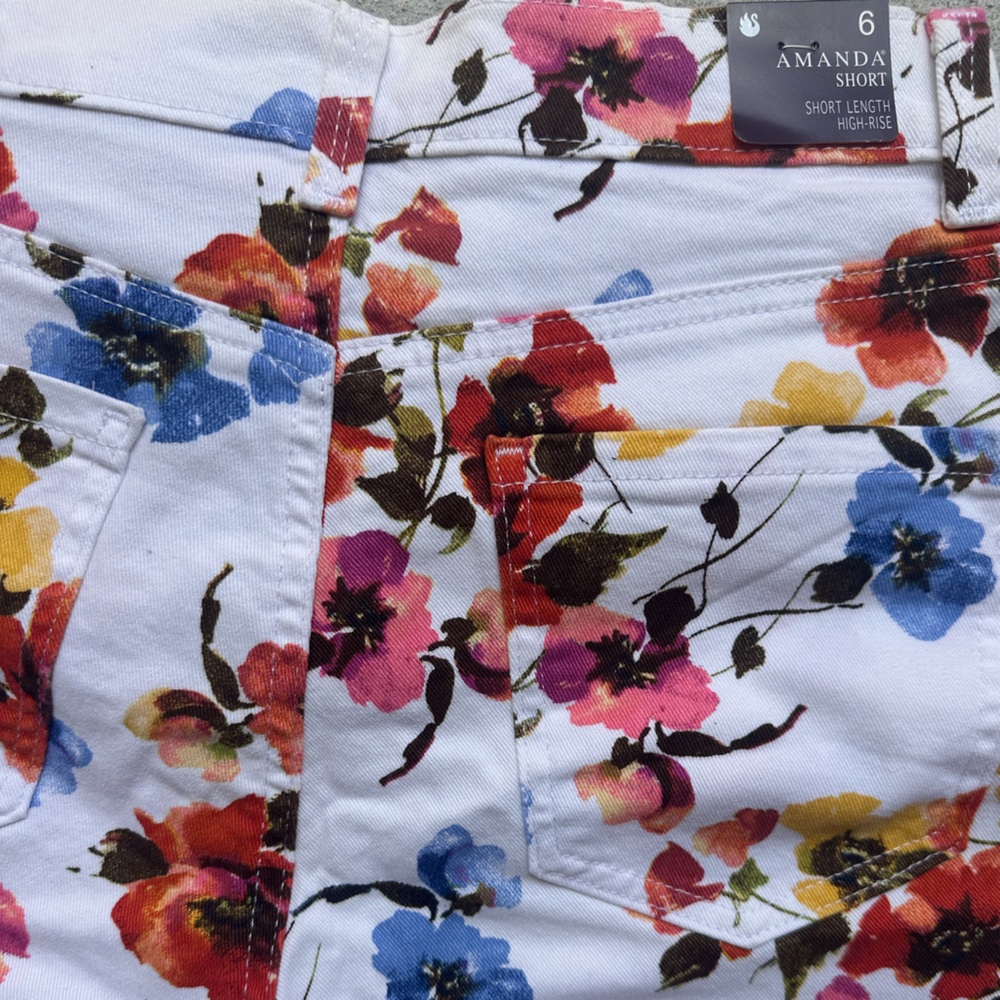 Gloria Vanderbilt Dream Garden High Rise Floral Shorts in Vintage White Sz 6 NEW - Picture 4 of 11